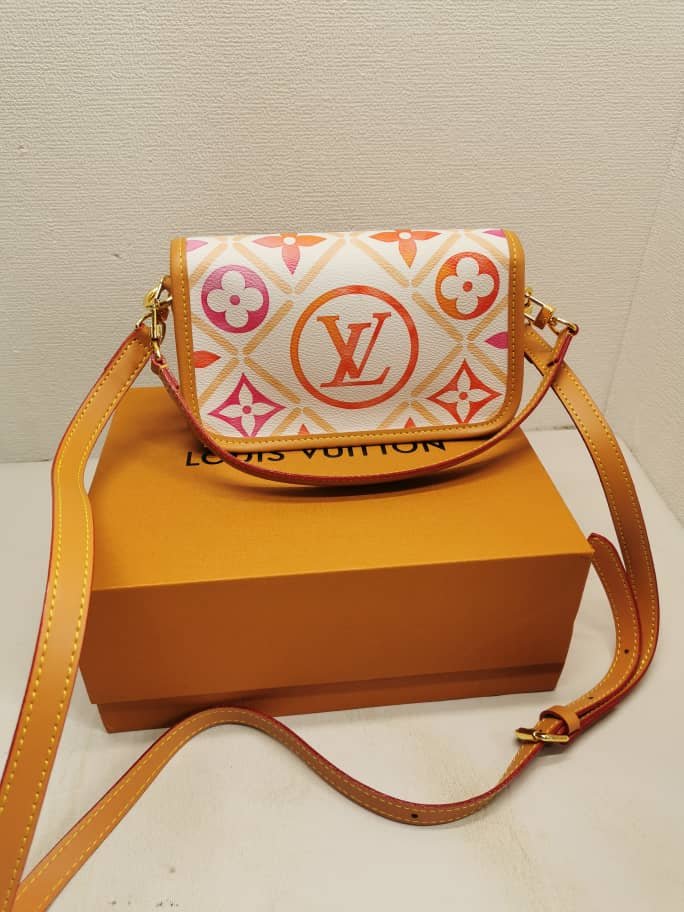 L0vis Vvtt0n Nano Diane Bag Monogram Canvas Coral 20Cm M83621