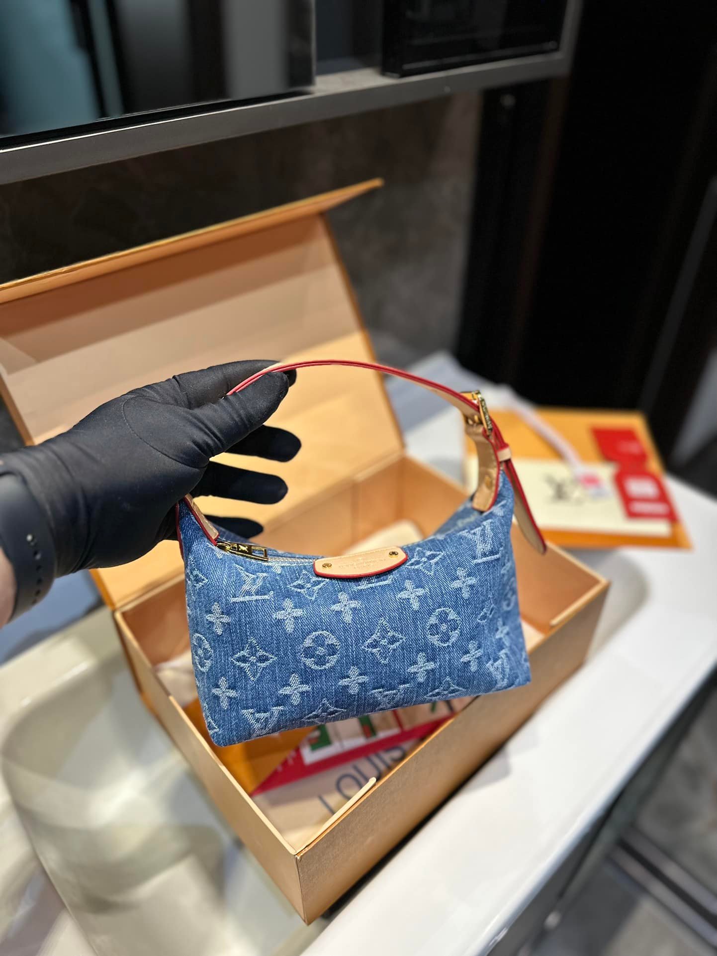 L0vis Vvtt0n Hills Pochette Denim Blue 24Cm M82949