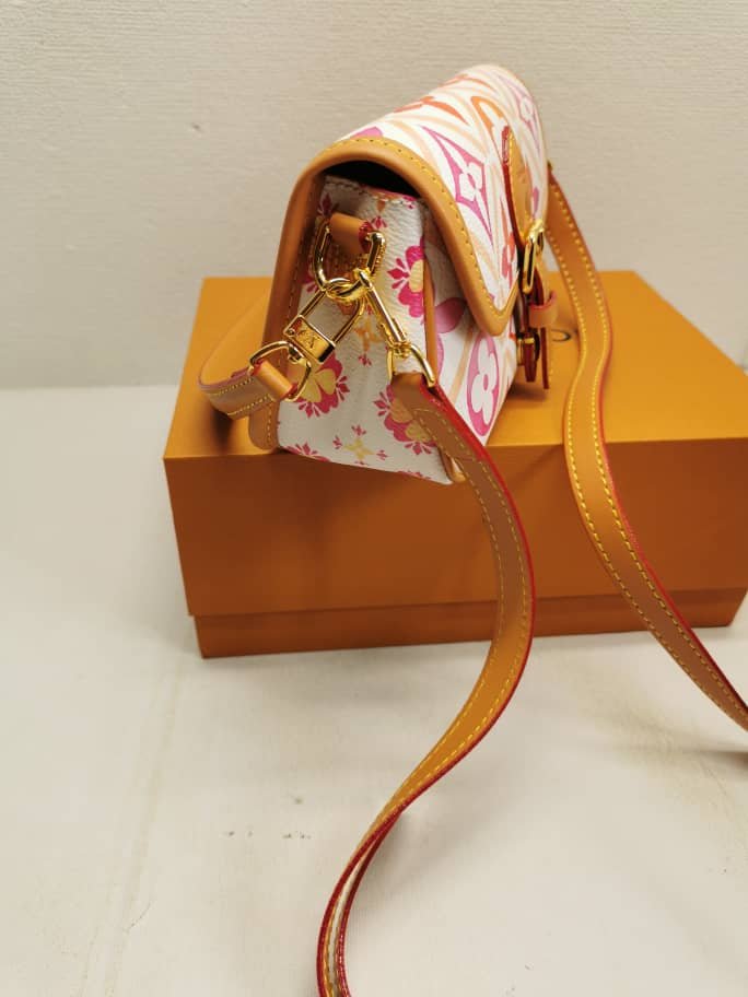 L0vis Vvtt0n Nano Diane Bag Monogram Canvas Coral 20Cm M83621