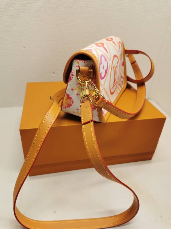 L0vis Vvtt0n Nano Diane Bag Monogram Canvas Coral 20Cm M83621