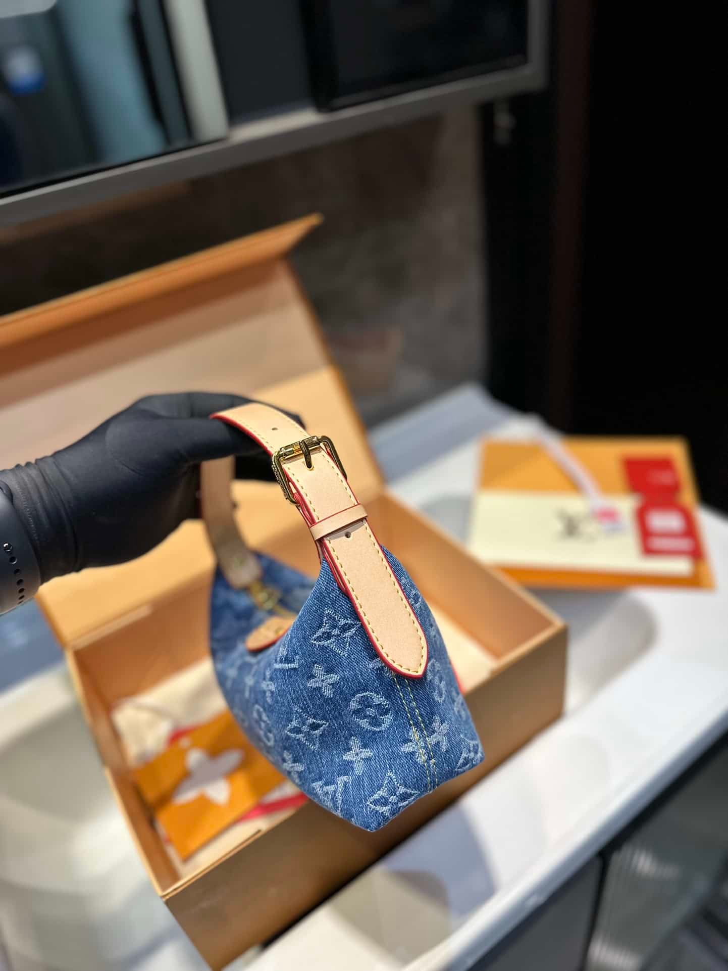 L0vis Vvtt0n Hills Pochette Denim Blue 24Cm M82949
