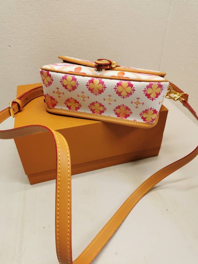 L0vis Vvtt0n Nano Diane Bag Monogram Canvas Coral 20Cm M83621
