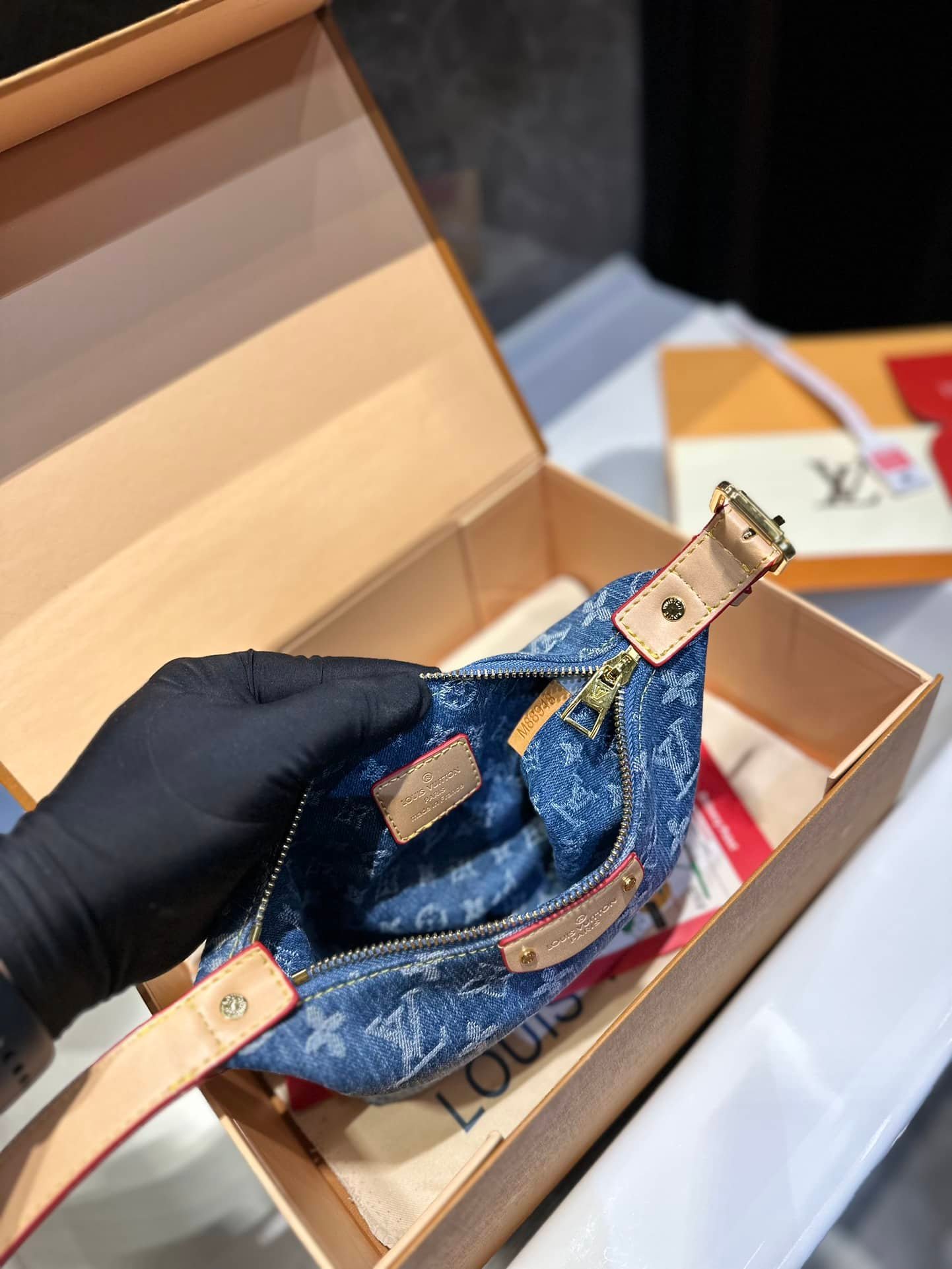 L0vis Vvtt0n Hills Pochette Denim Blue 24Cm M82949
