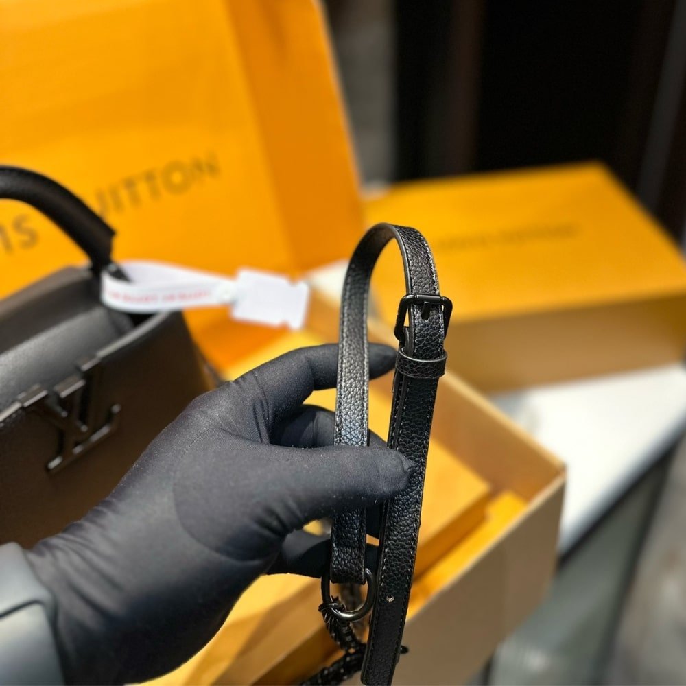 L0vis Vvtt0n Capucines Mini Matte Black 21Cm