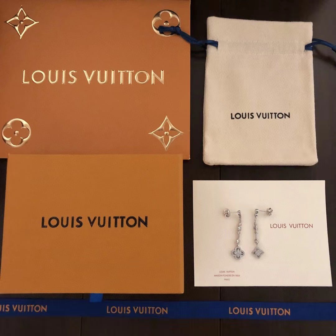 L0vis Vvtt0n Monogram Fusion Earrings White Gold Q96149