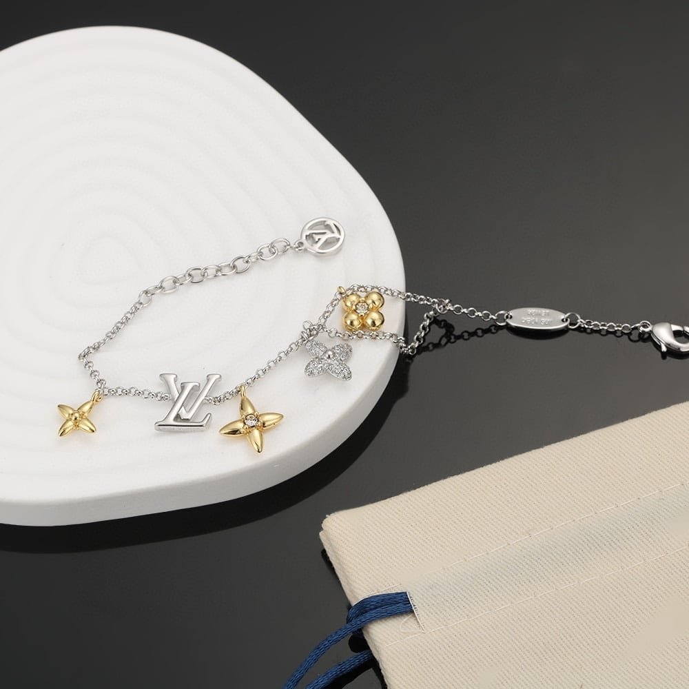 L0vis Vvtt0n Lv Gram Bracelet With Flower Charms White Gold