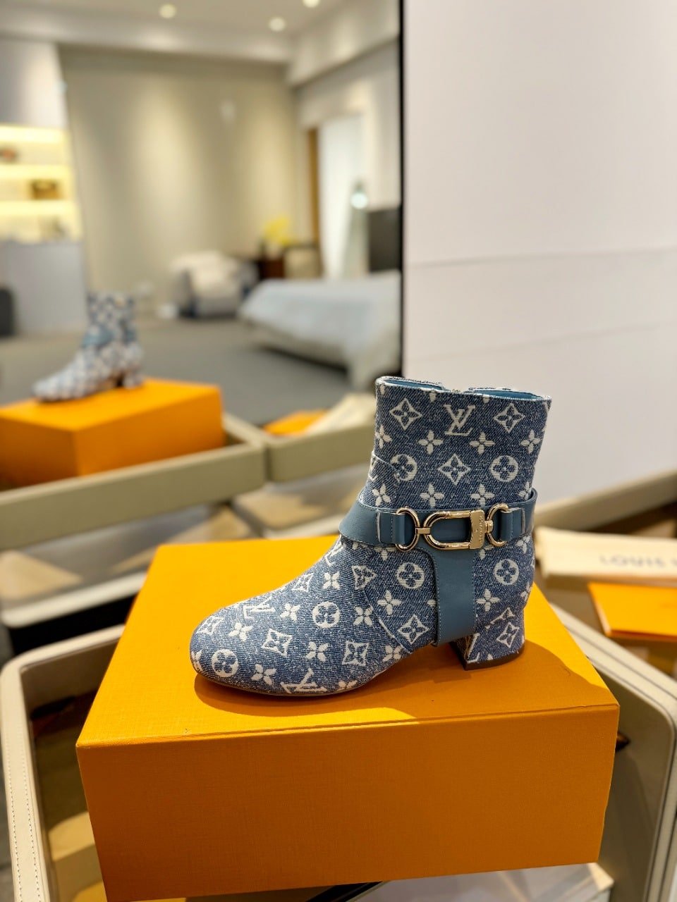 L0vis Vvtt0n Westside Flat Ankle Boot Monogram In Light Blue