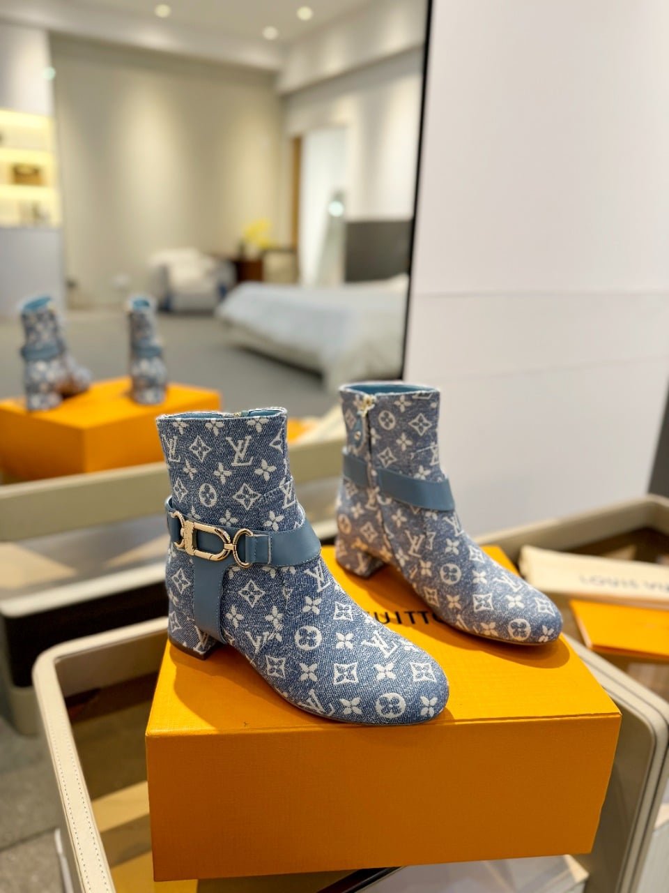 L0vis Vvtt0n Westside Flat Ankle Boot Monogram In Light Blue