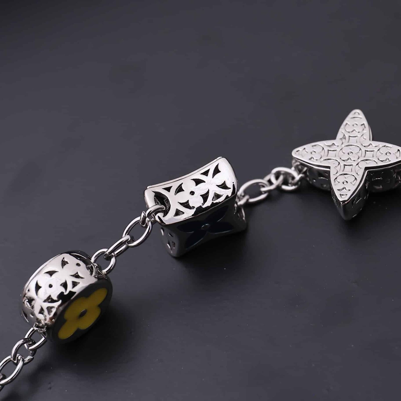 L0vis Vvtt0n Monogram Big Party Bracelet M0955A