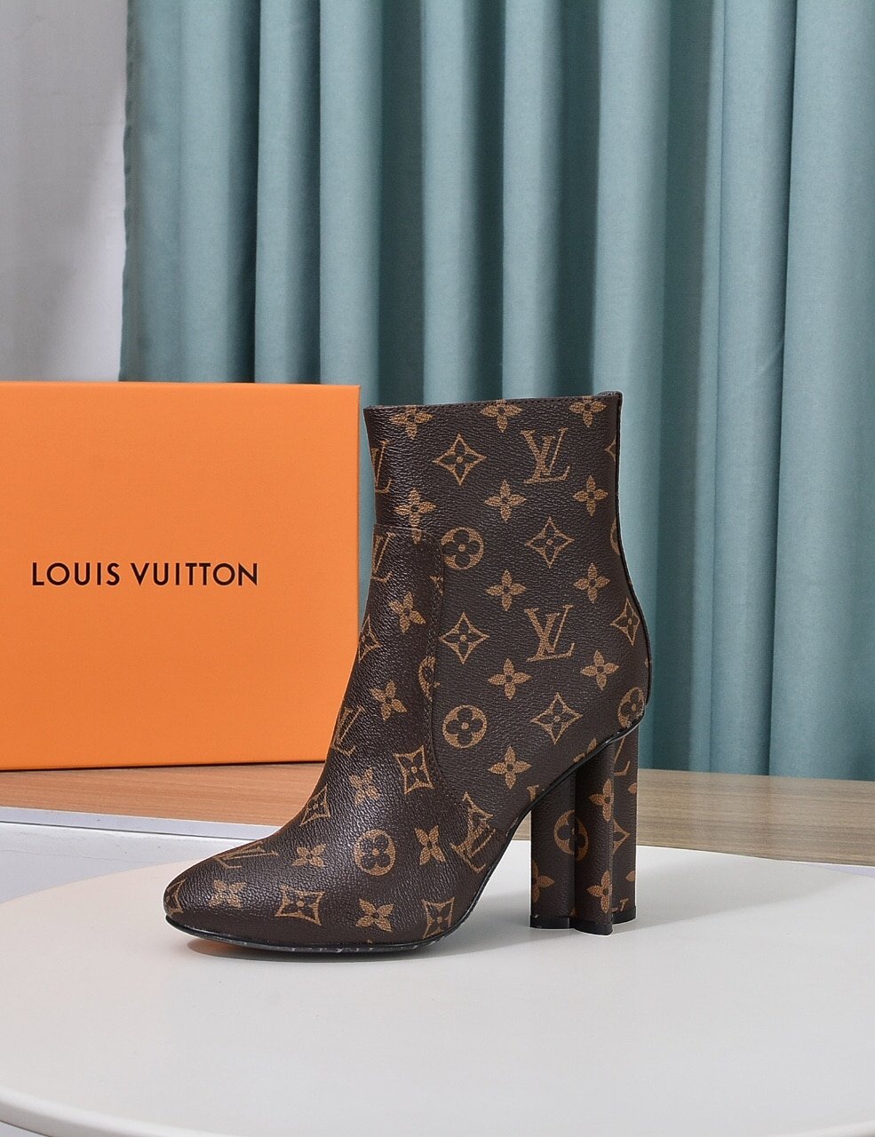 L0vis Vvtt0n Silhouette Ankle Boot Monogram Brown