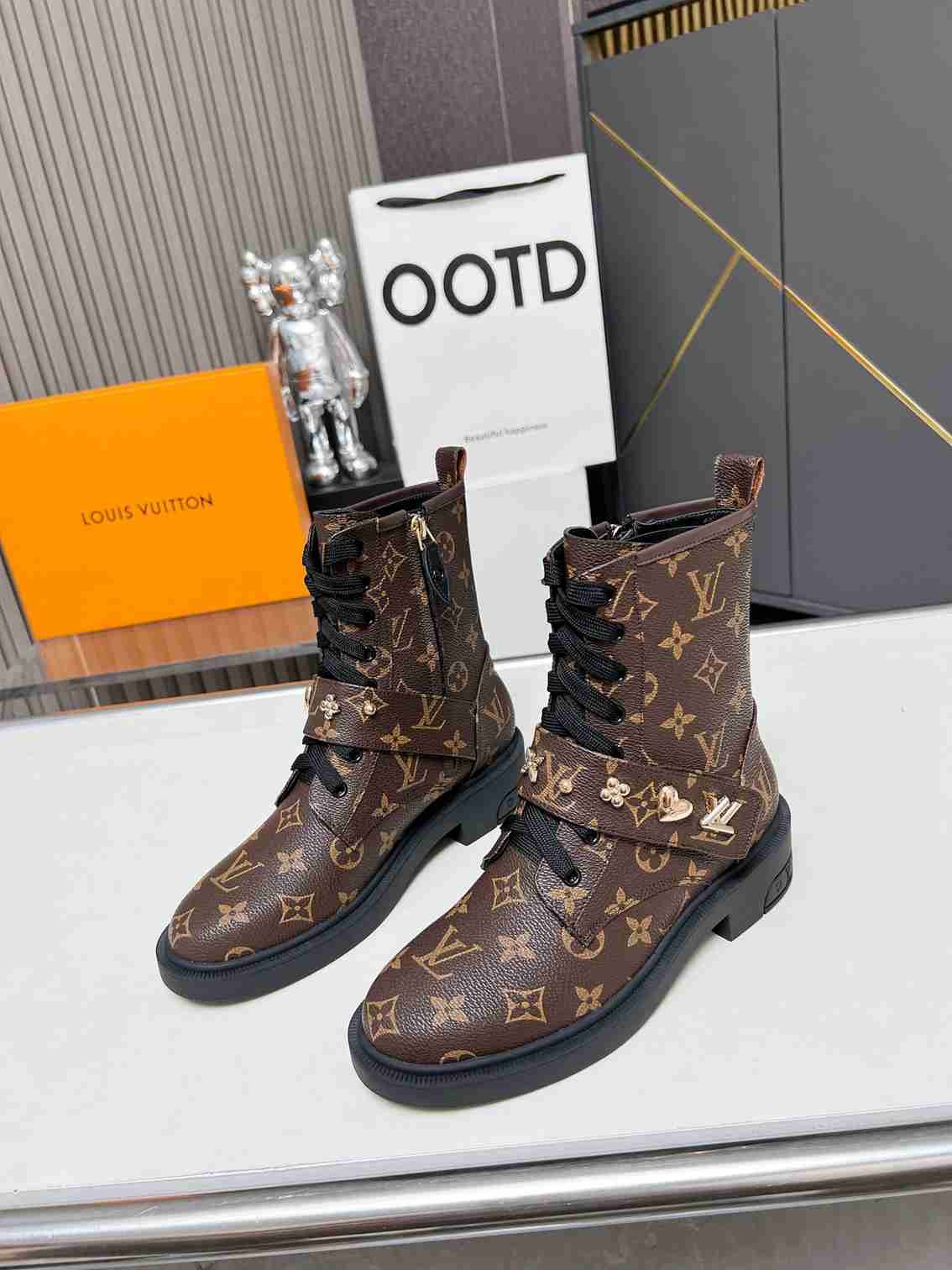 L0vis Vvtt0n Citizen Boots Monogram Brown