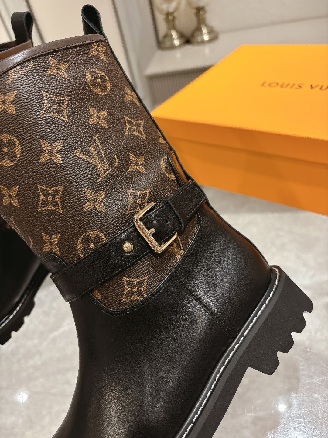 L0vis Vvtt0n Territory Flat Ankle Boot Monogram Brown