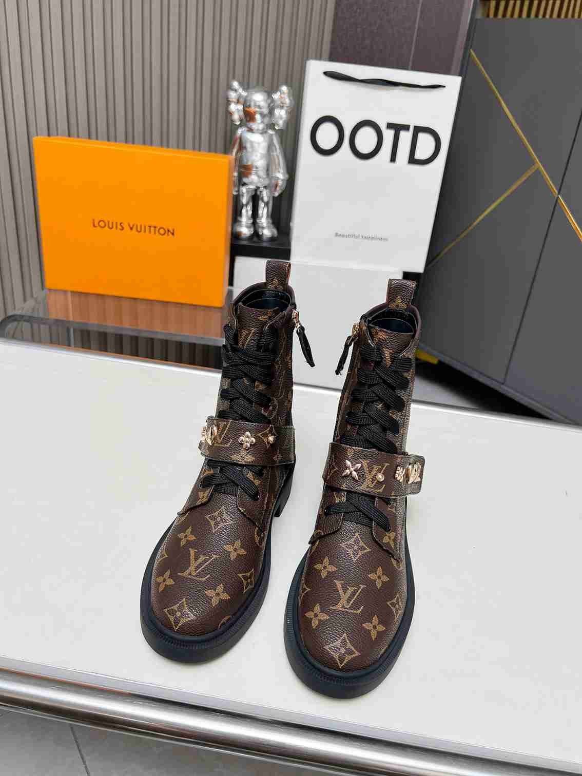 L0vis Vvtt0n Citizen Boots Monogram Brown