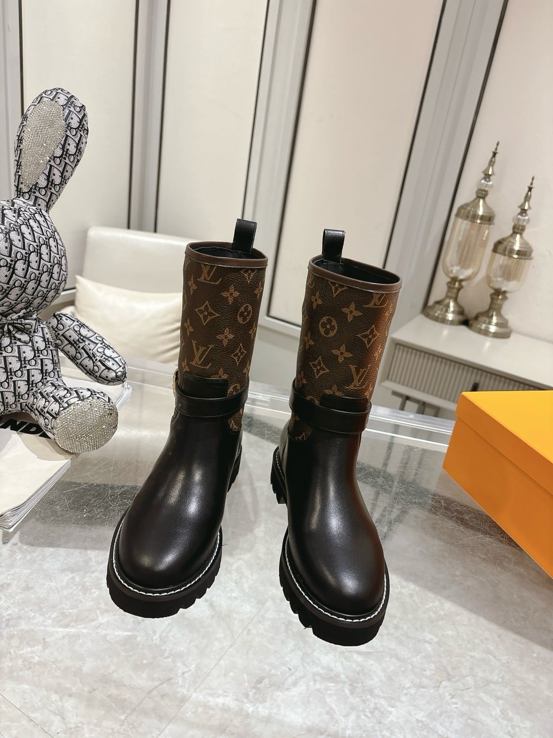 L0vis Vvtt0n Territory Flat Ankle Boot Monogram Brown