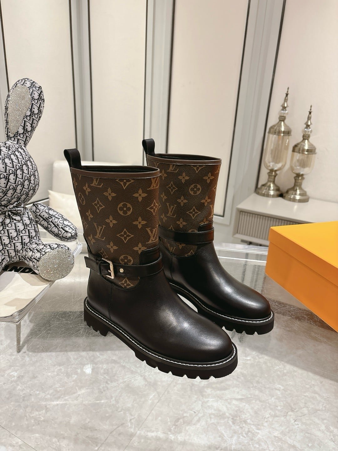 L0vis Vvtt0n Territory Flat Ankle Boot Monogram Brown