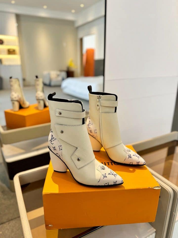L0vis Vvtt0n Trinity Boot Monogram And White