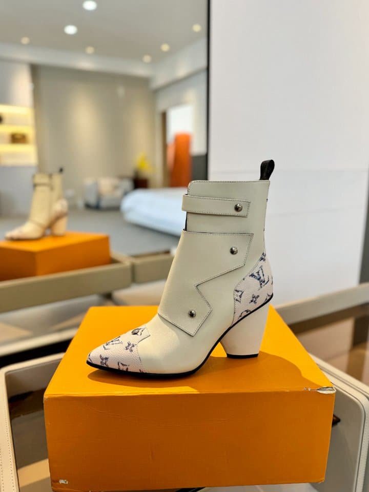 L0vis Vvtt0n Trinity Boot Monogram And White