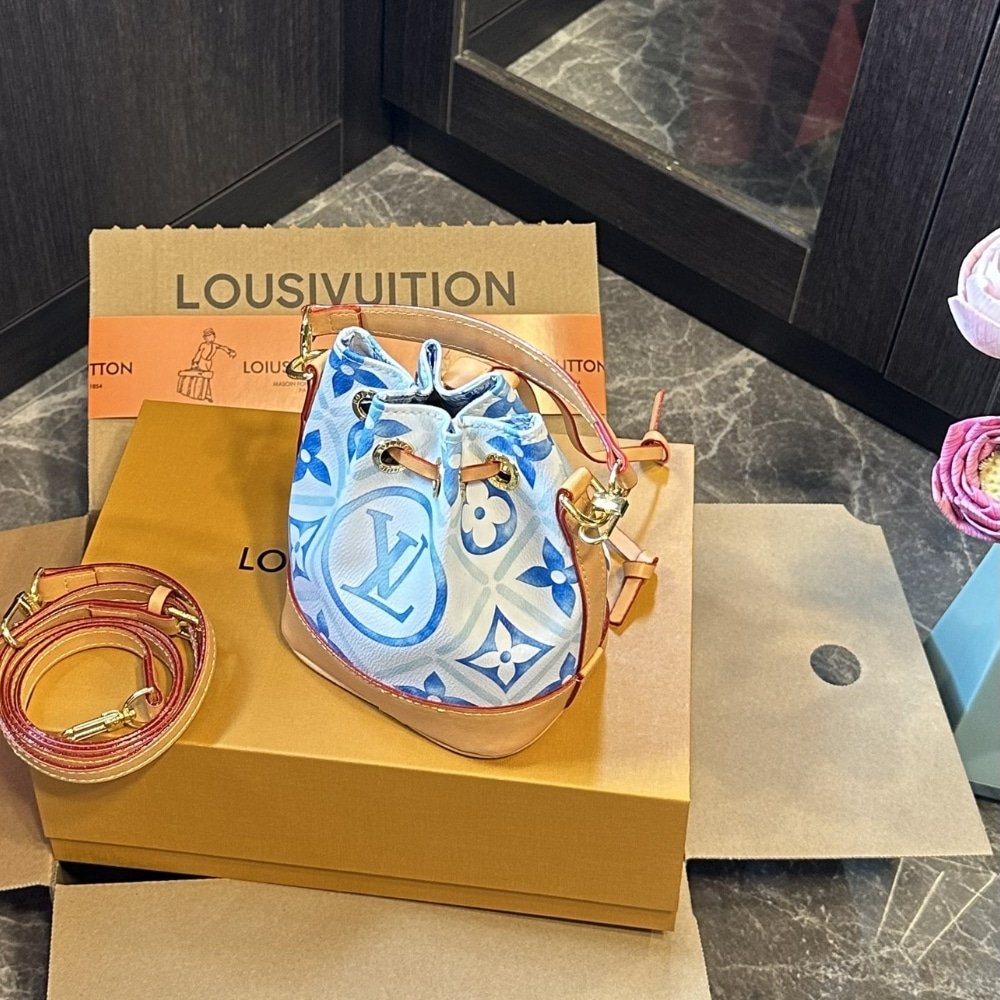 L0vis Vvtt0n Nano Noé Lagoon Blue 16Cm M83620