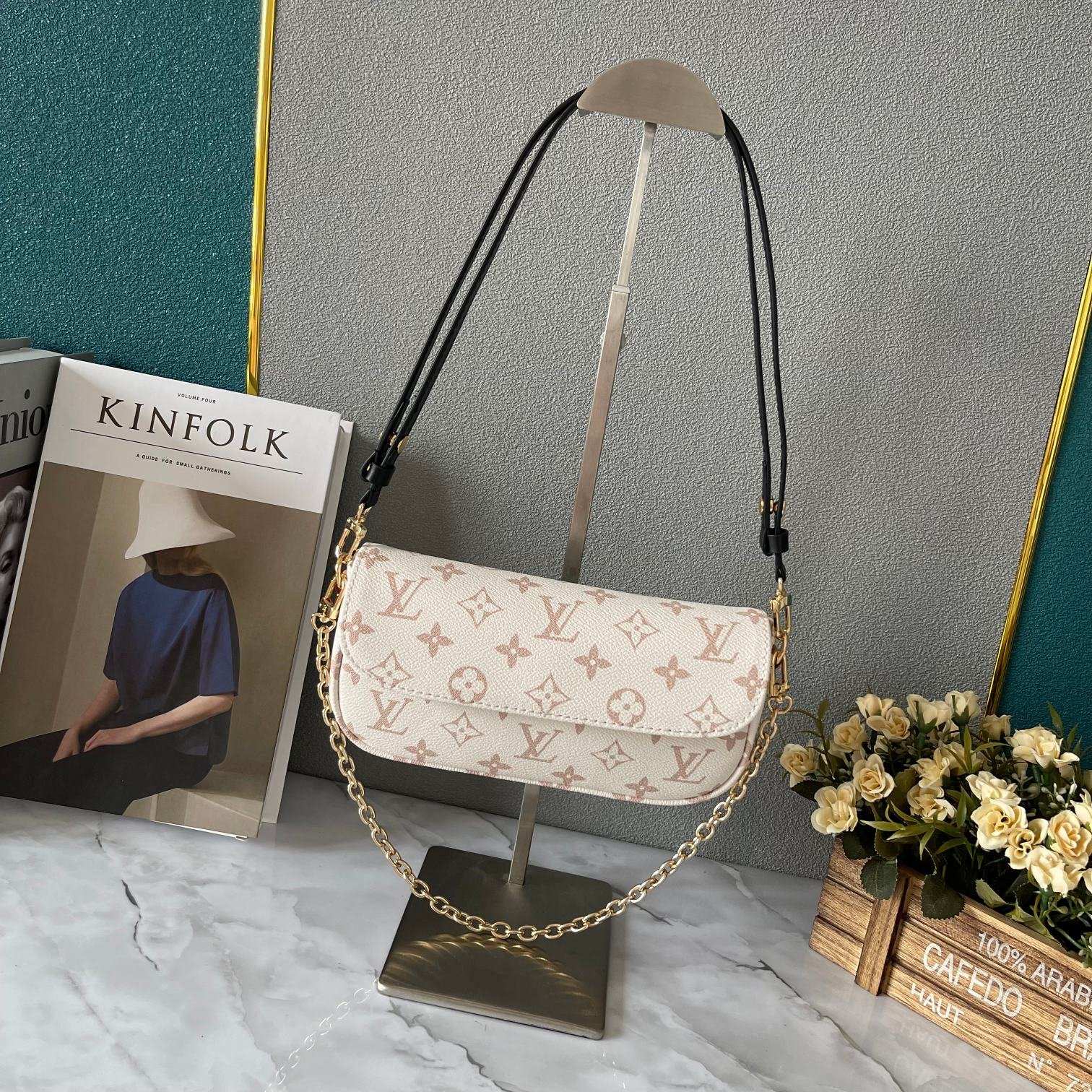 L0vis Vvtt0n Wallet On Chain Ivy Monogram Canvas Dune 23Cm M83091