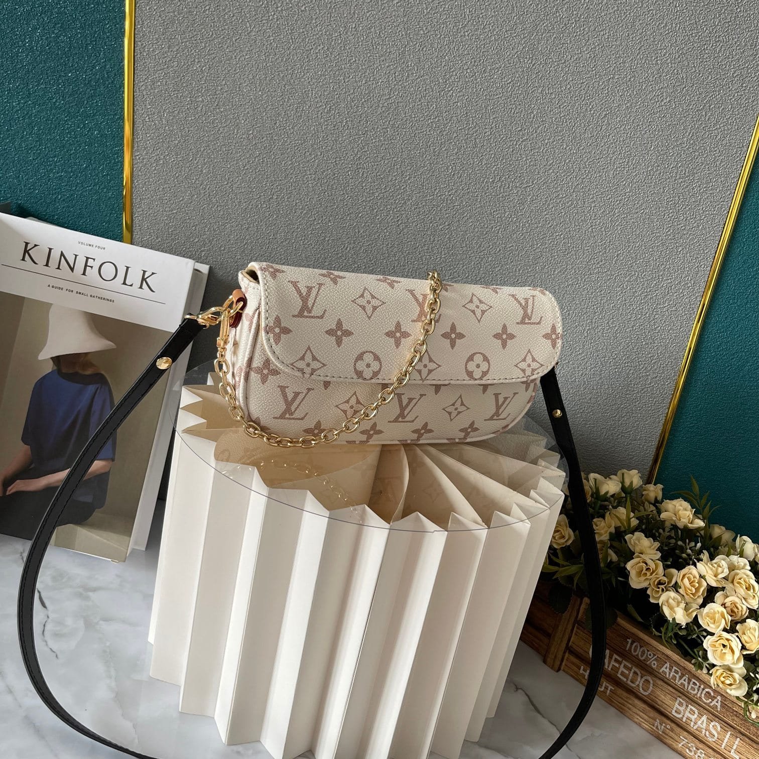 L0vis Vvtt0n Wallet On Chain Ivy Monogram Canvas Dune 23Cm M83091