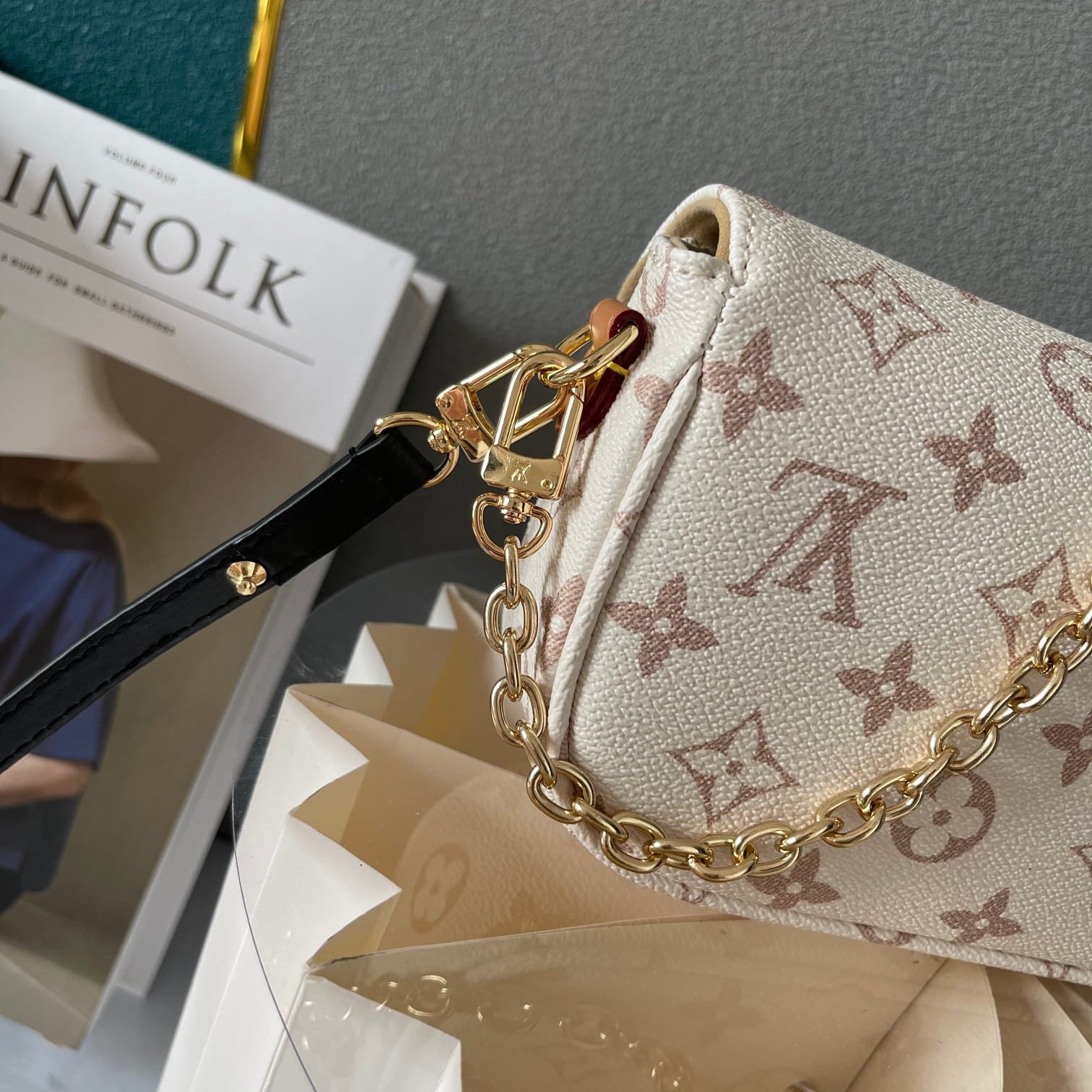 L0vis Vvtt0n Wallet On Chain Ivy Monogram Canvas Dune 23Cm M83091