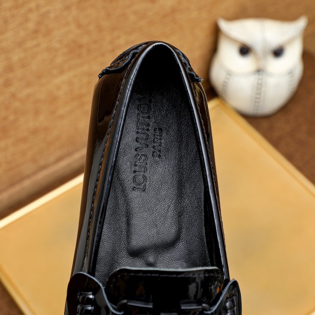 L0vis Vvtt0n Loafer Alligator Polish Leather With Lv Logo In Black