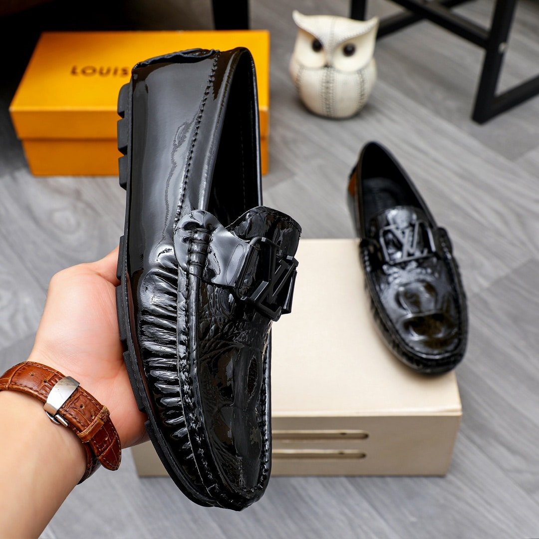 L0vis Vvtt0n Loafer Alligator Polish Leather With Lv Logo In Black