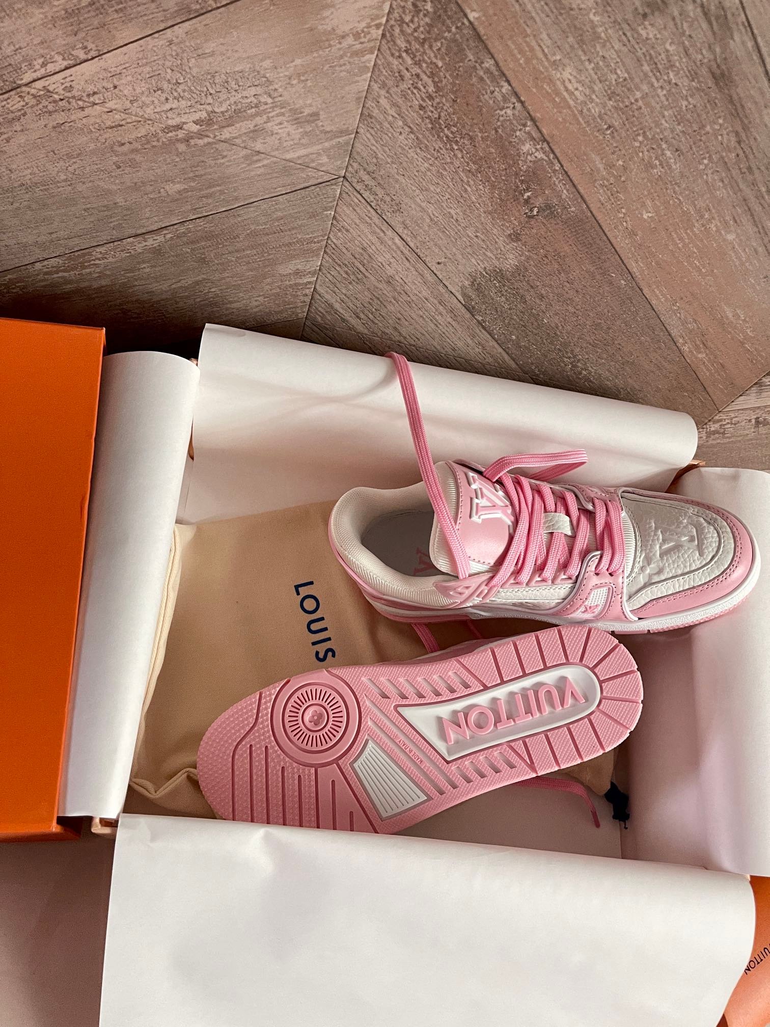 L0vis Vvtt0n Lv Trainer Sneaker Pink Rose 1Aboek