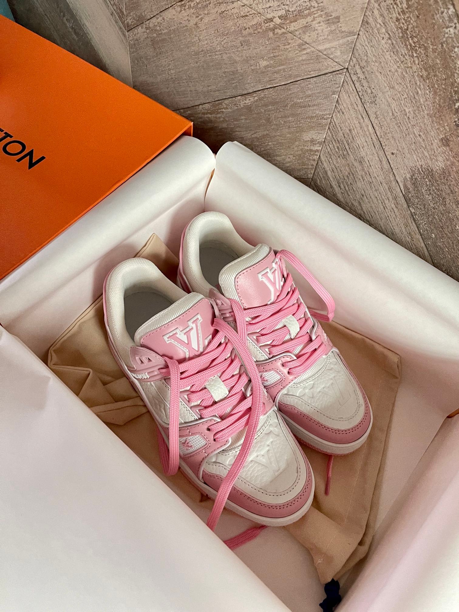L0vis Vvtt0n Lv Trainer Sneaker Pink Rose 1Aboek