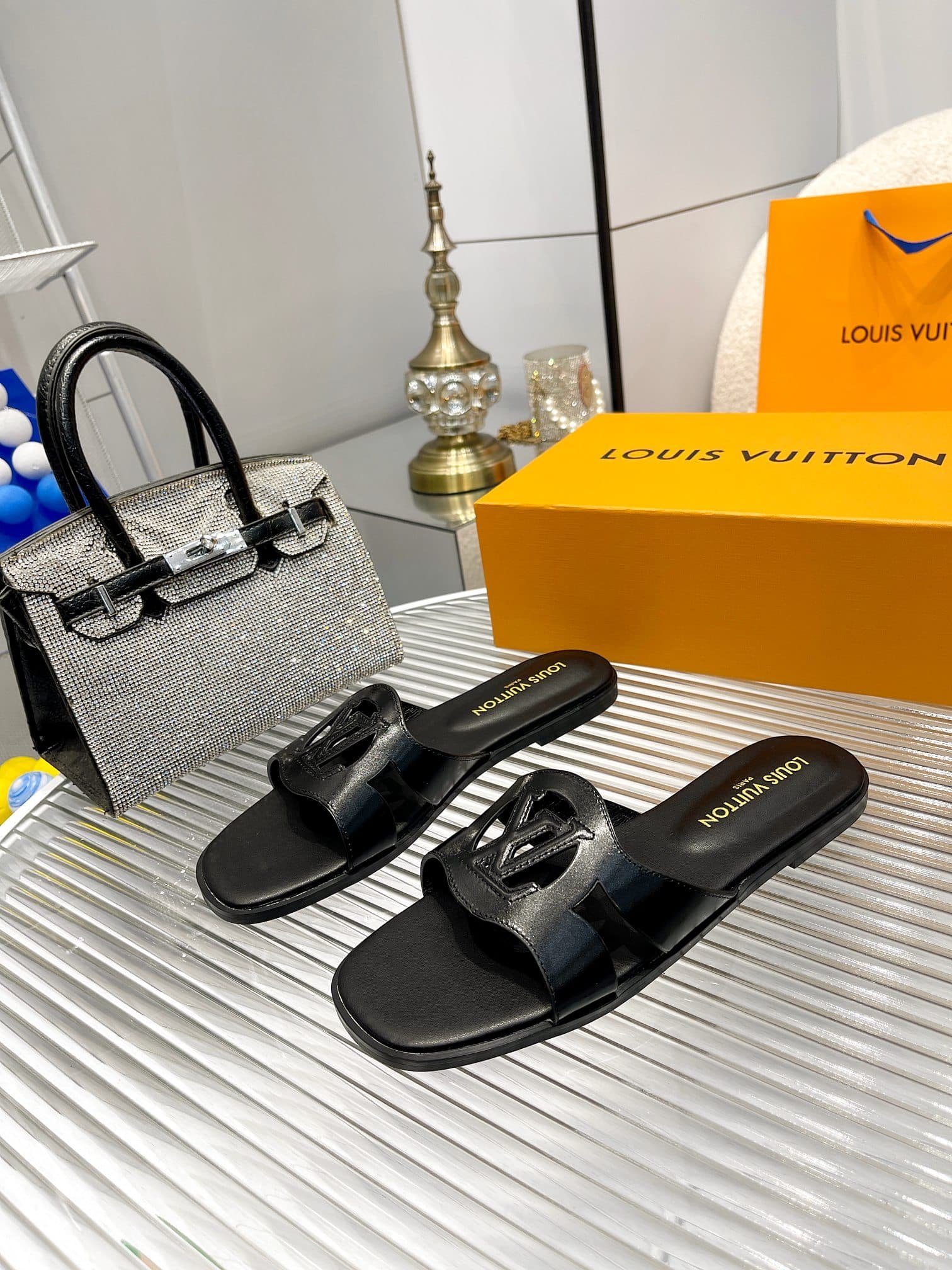 L0vis Vvtt0n Lv Isola Flat Mule Black 1Abp0E
