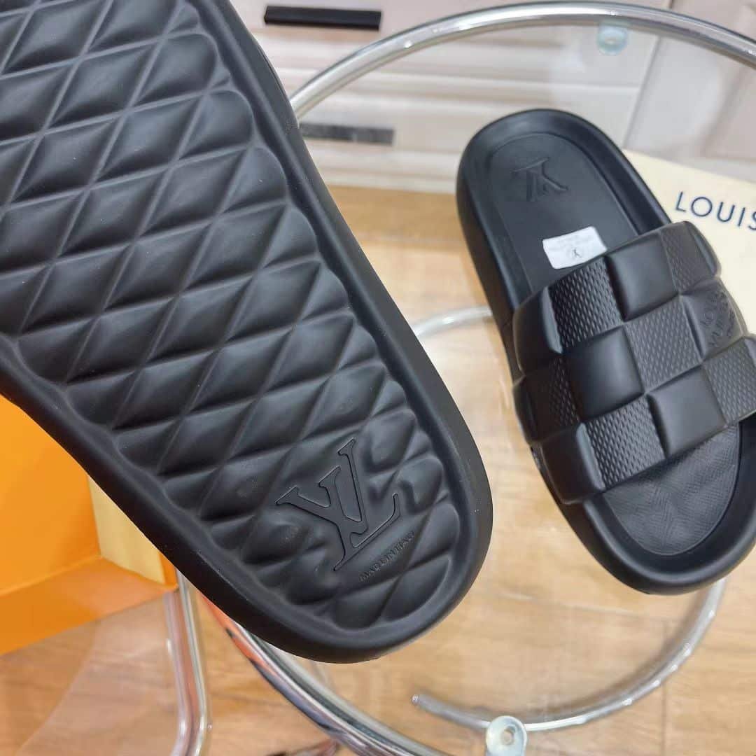 L0vis Vvtt0n Slide Black