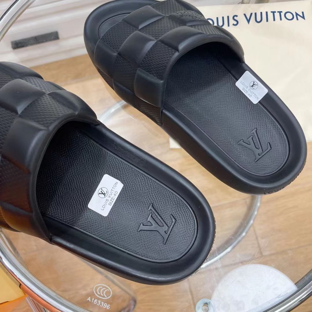 L0vis Vvtt0n Slide Black