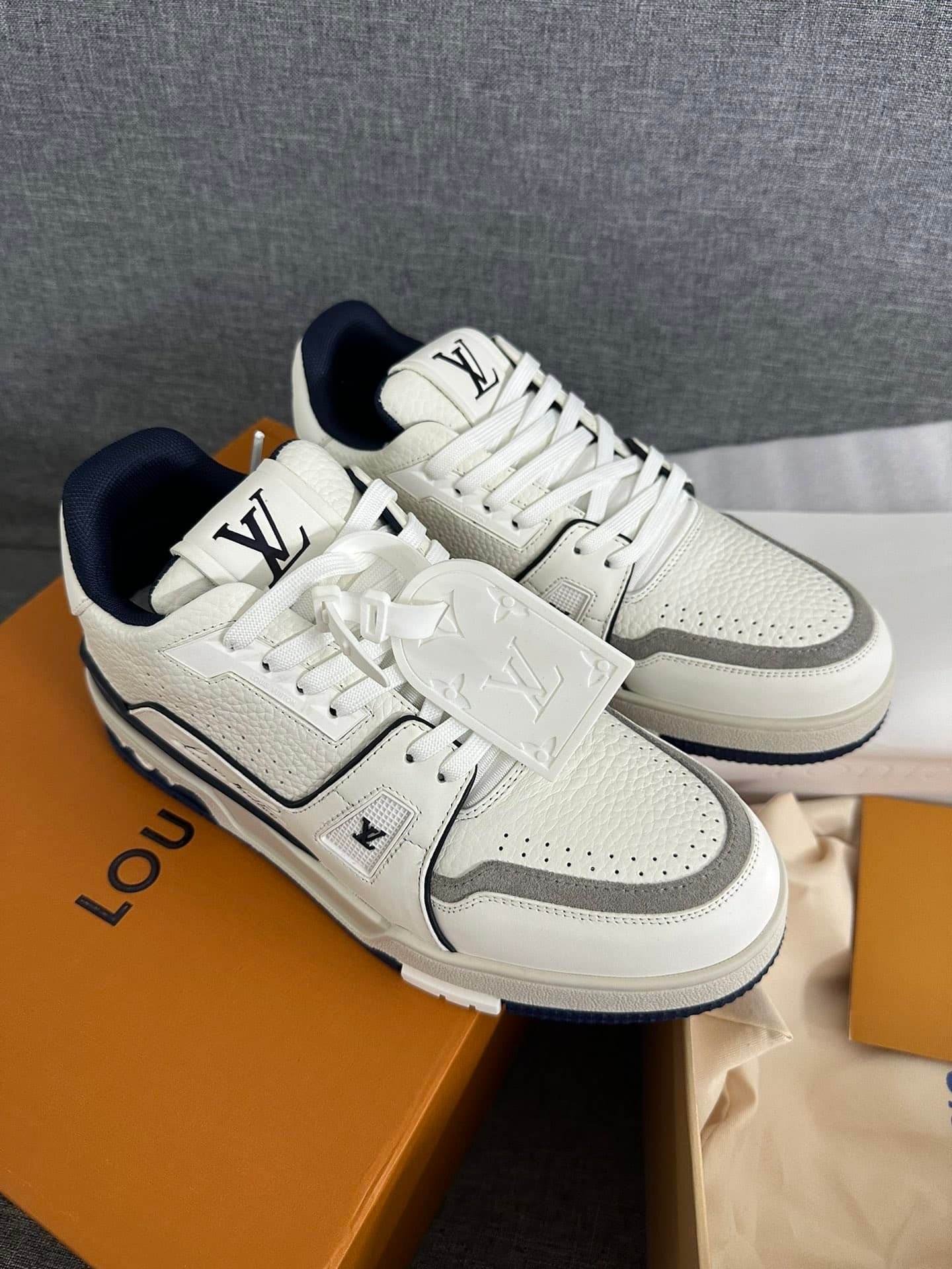 L0vis Vvtt0n Trainer 54 Signature Black