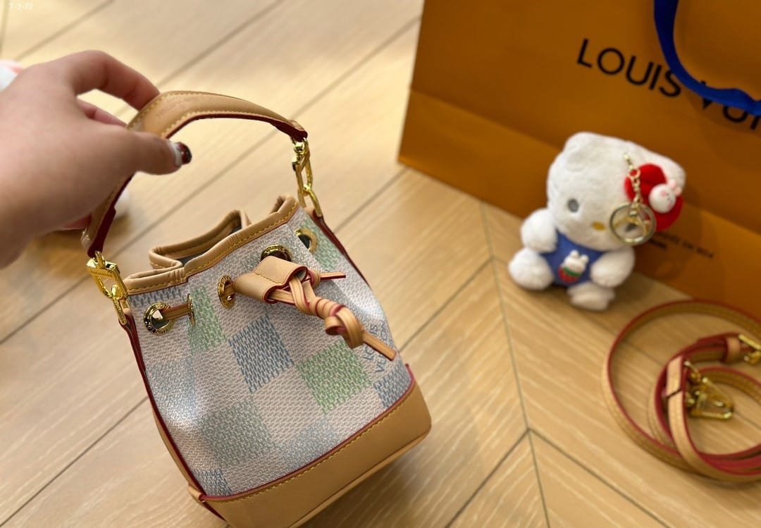 L0vis Vvtt0n Nano Noé Damier Canvas Pistachio 16Cm N40640