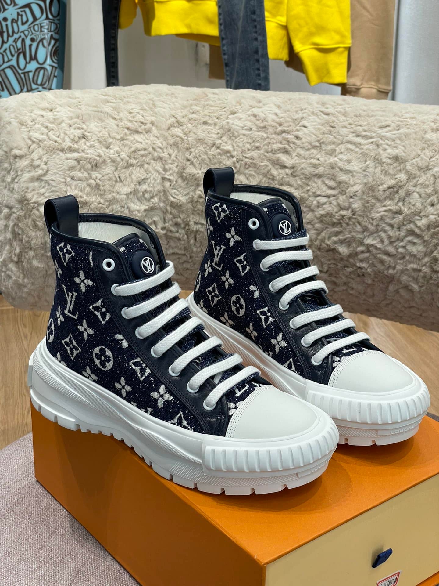 L0vis Vvtt0n Squad Sneaker Monogram Black