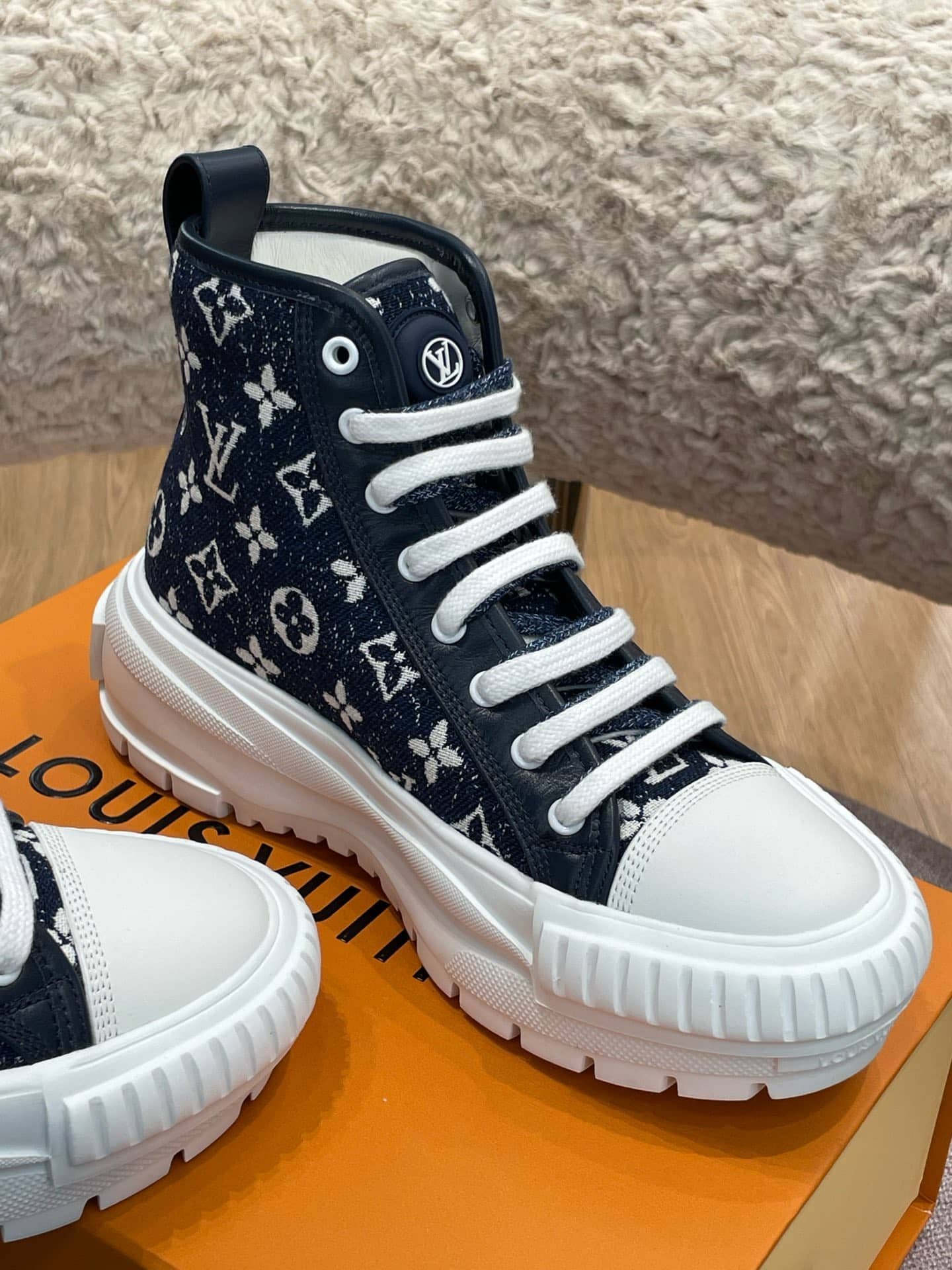 L0vis Vvtt0n Squad Sneaker Monogram Black