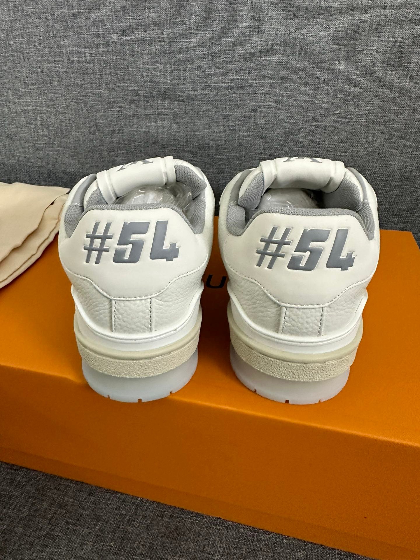 L0vis Vvtt0n Trainer 54 Signature White