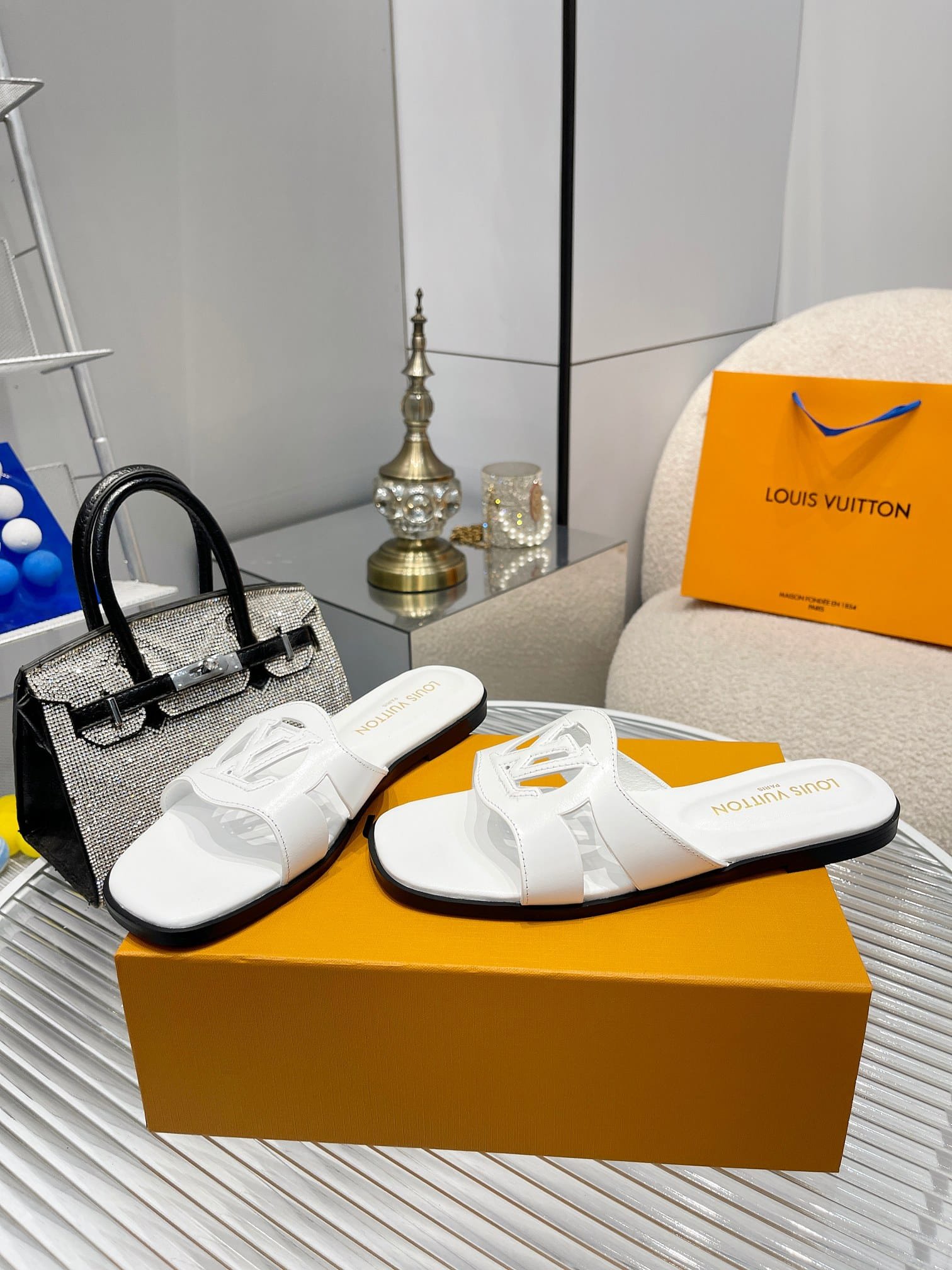 L0vis Vvtt0n Lv Isola Flat Mule White 1Abozk