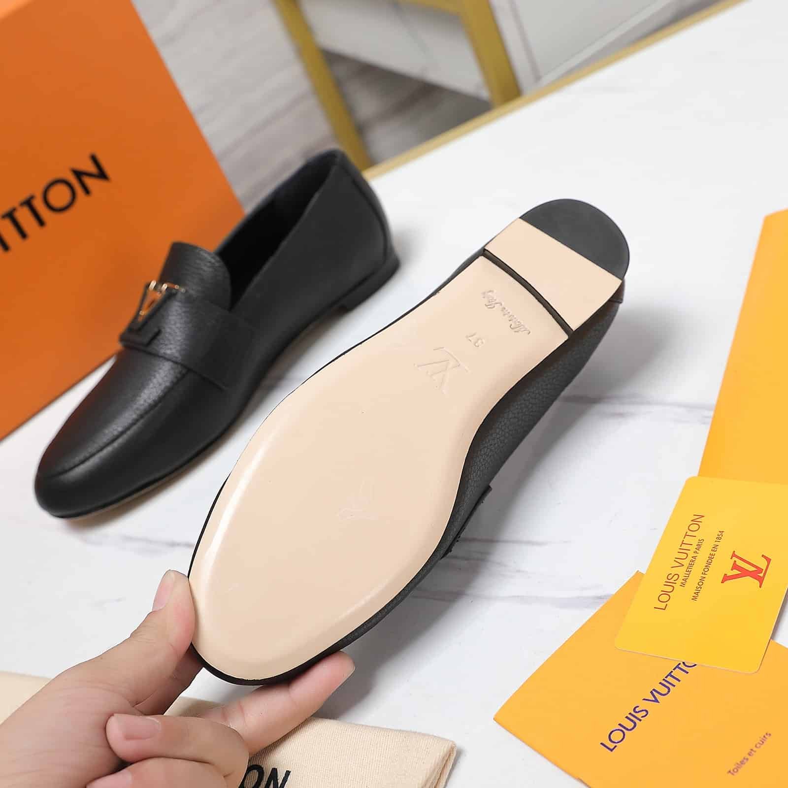 L0vis Vvtt0n Lv Capri Loafer Black 1Acay0