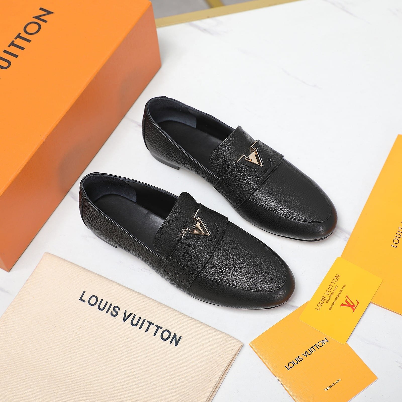 L0vis Vvtt0n Lv Capri Loafer Black 1Acay0