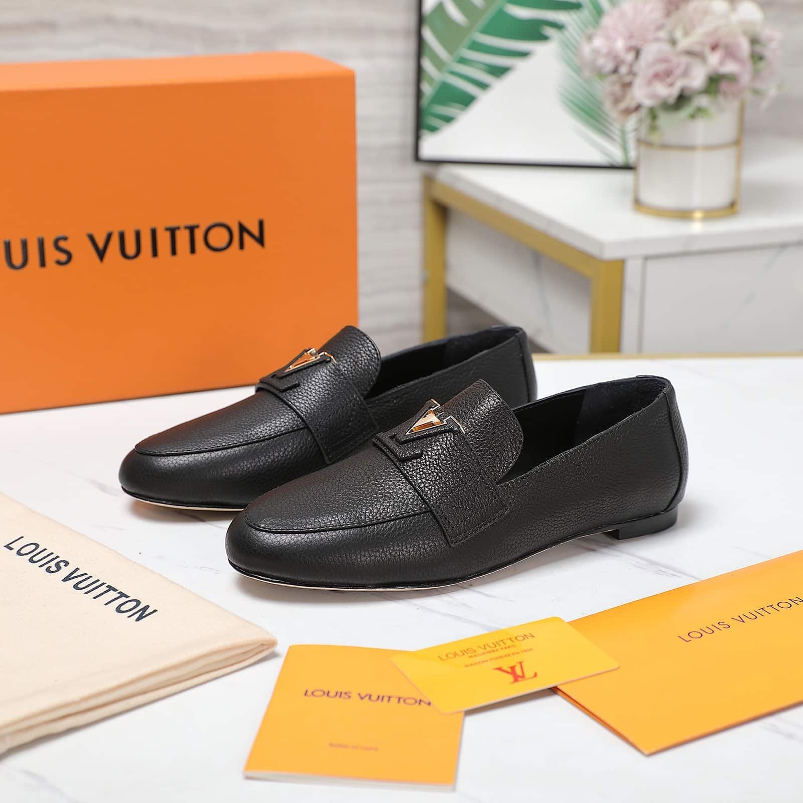 L0vis Vvtt0n Lv Capri Loafer Black 1Acay0