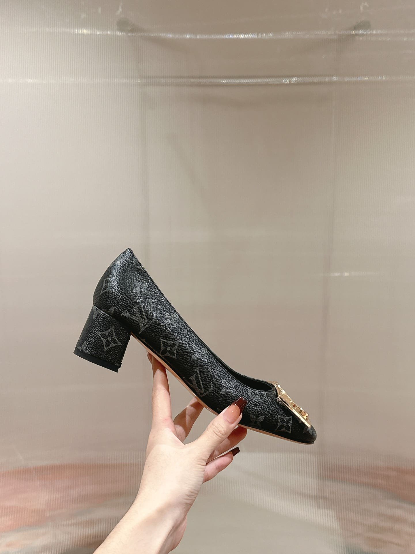 L0vis Vvtt0n Madeleine Pumps Monogram Black