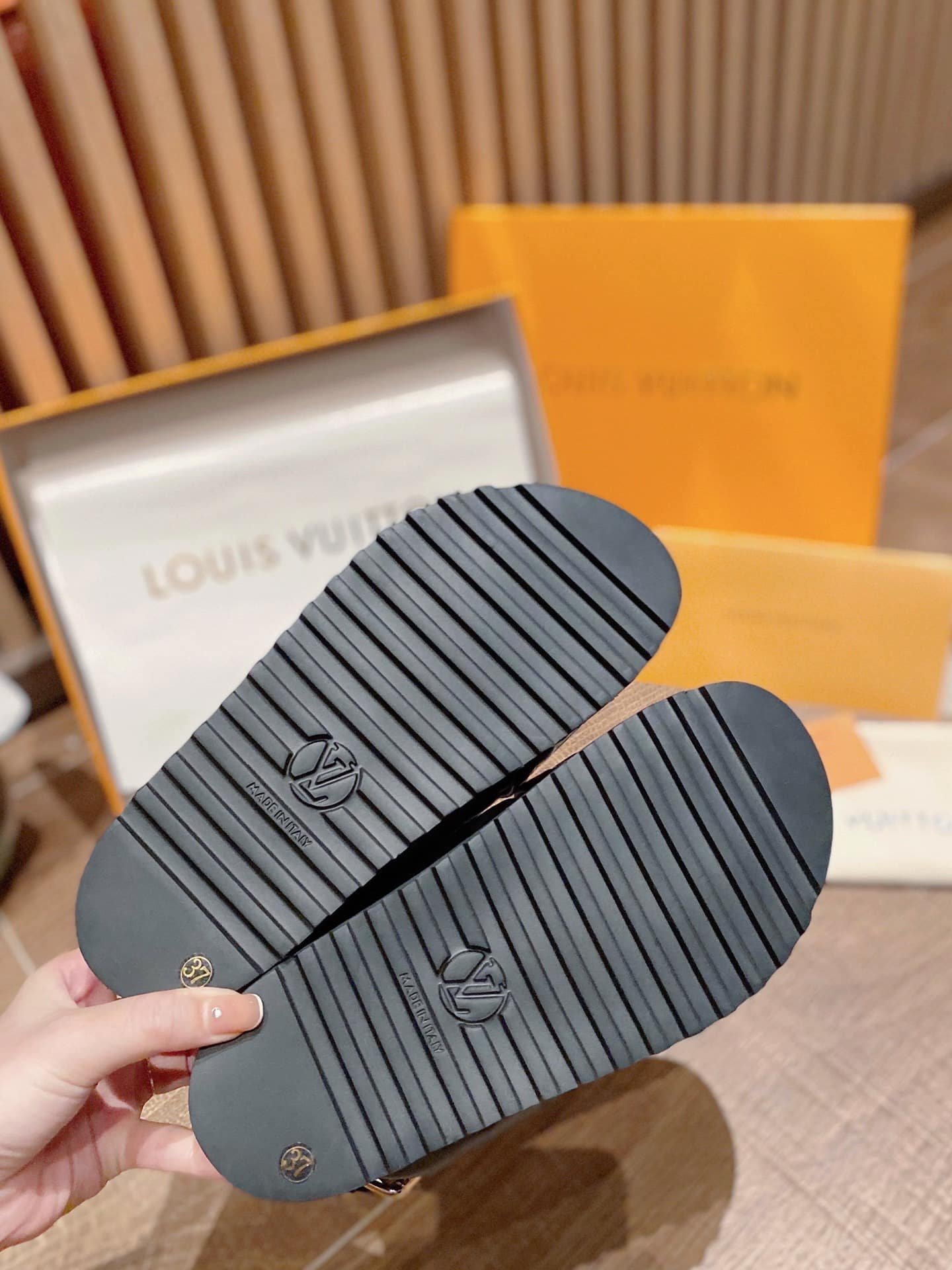 L0vis Vvtt0n Monogram Embossed Paseo Flat Comfort Sandals Black