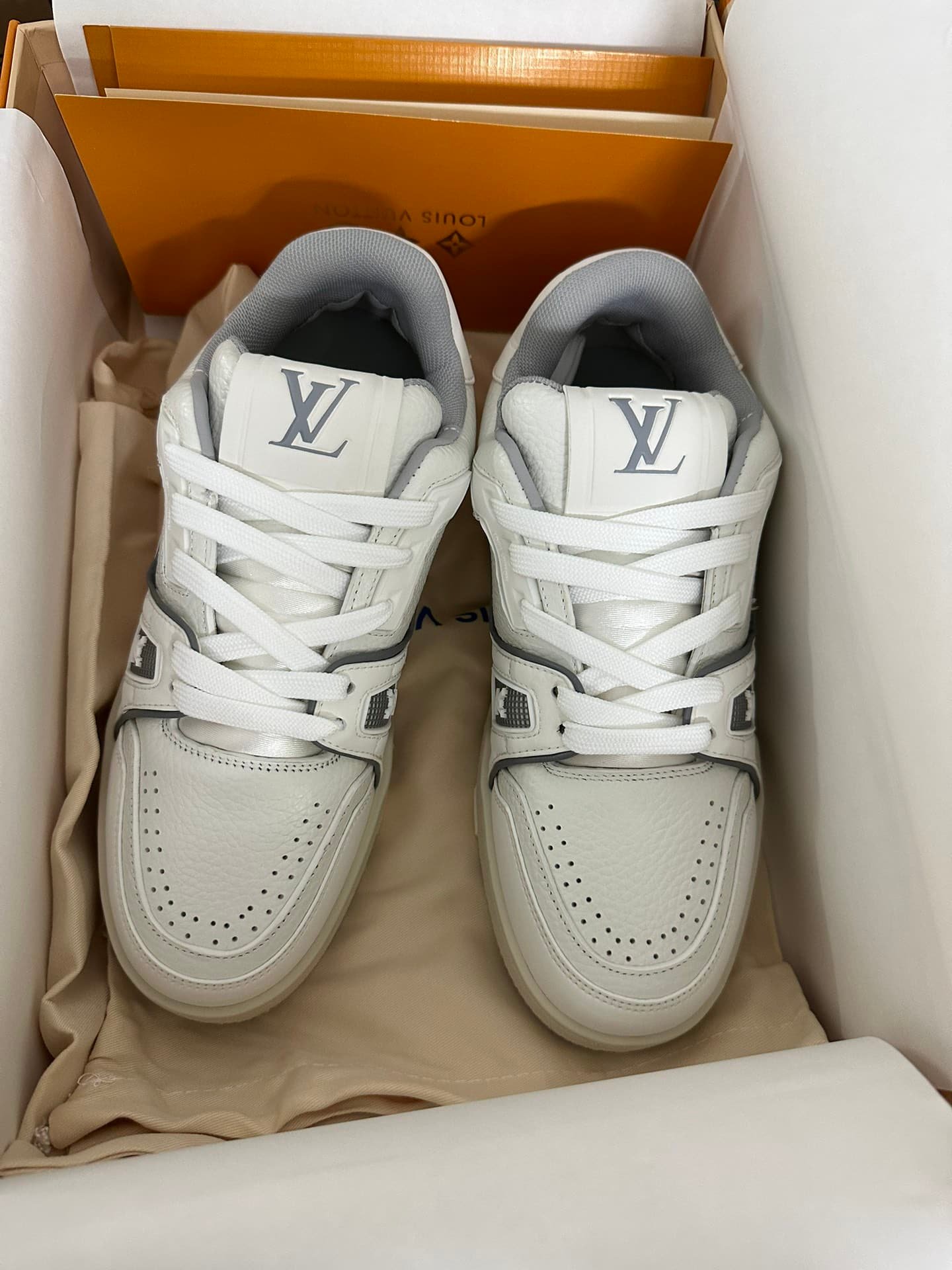 L0vis Vvtt0n Trainer 54 Signature White