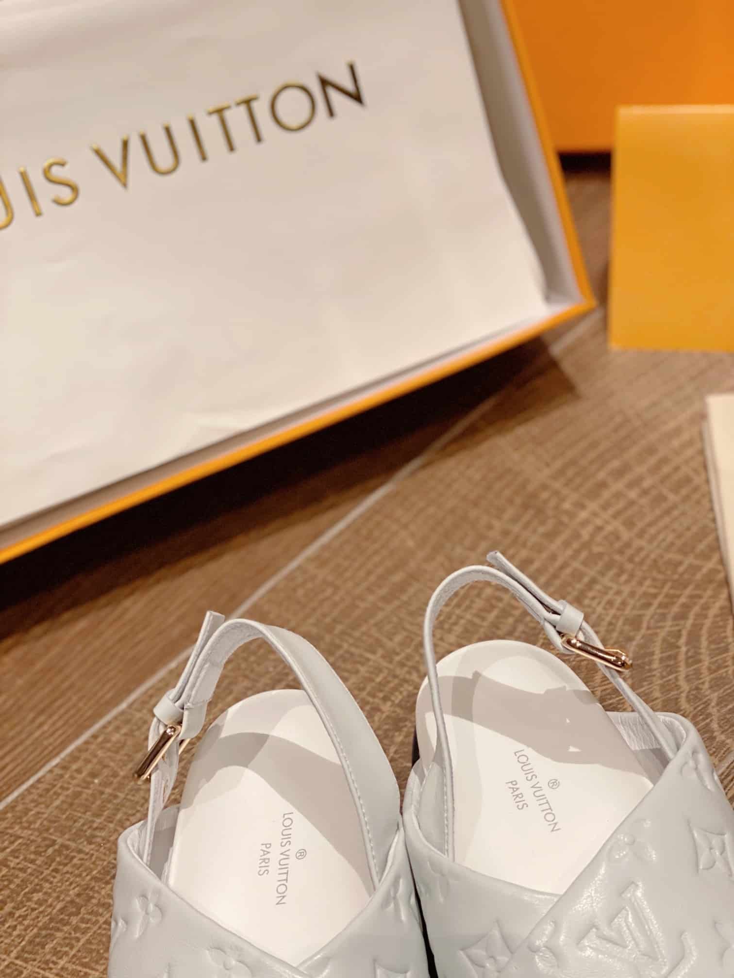 L0vis Vvtt0n Monogram Embossed Paseo Flat Comfort Sandals White