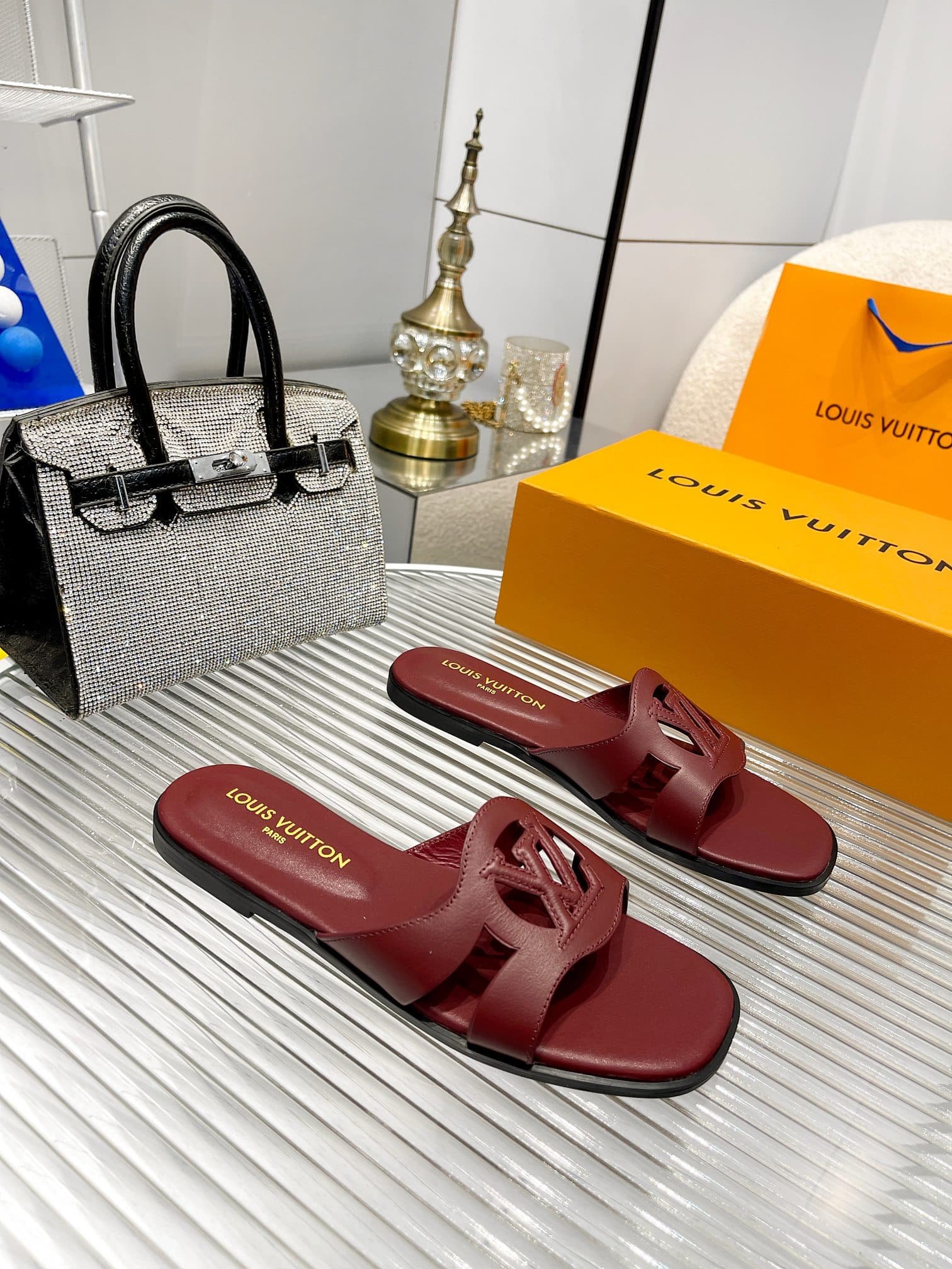 L0vis Vvtt0n Lv Isola Flat Mule Red 1Abp2W