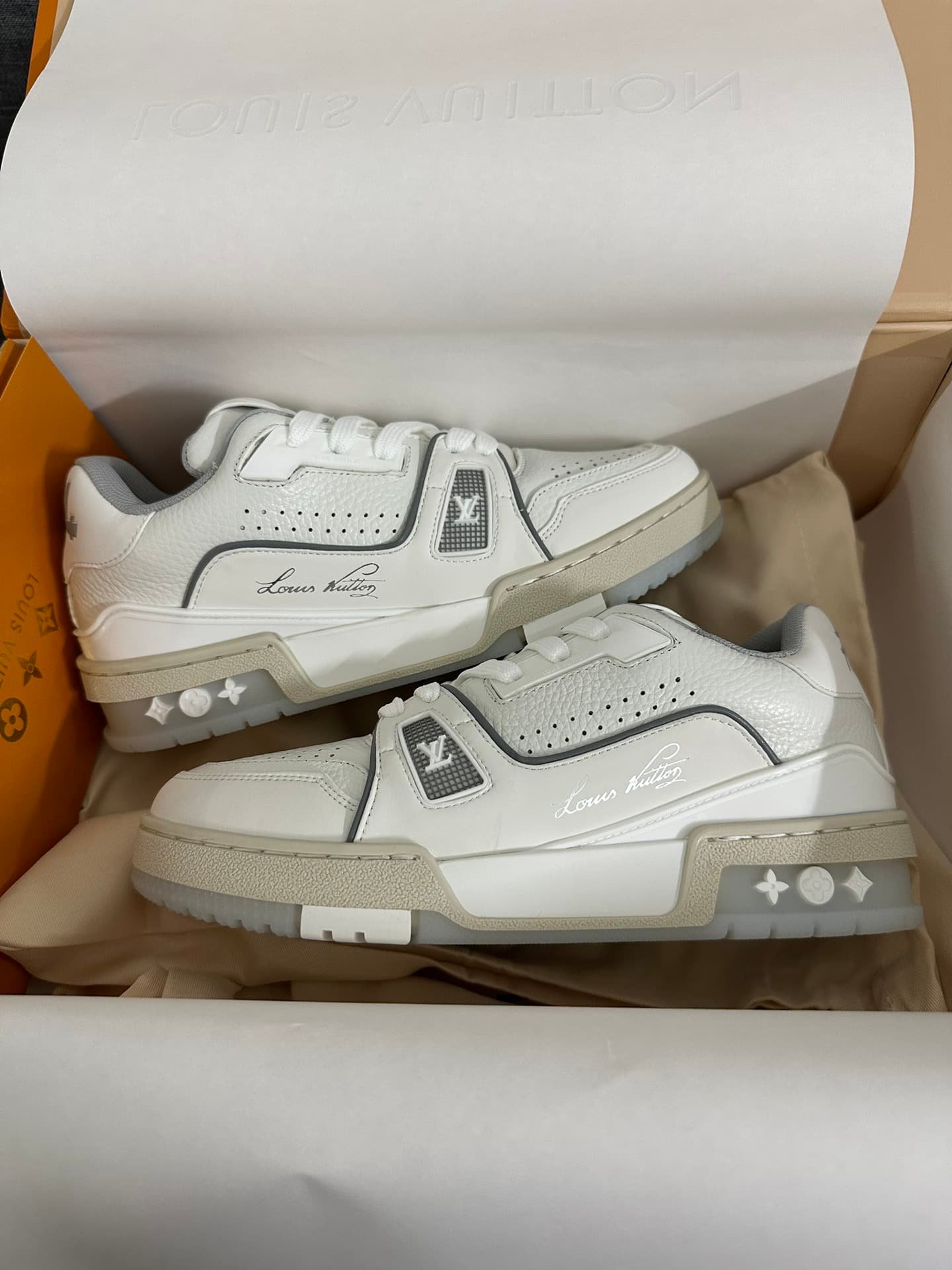 L0vis Vvtt0n Trainer 54 Signature White