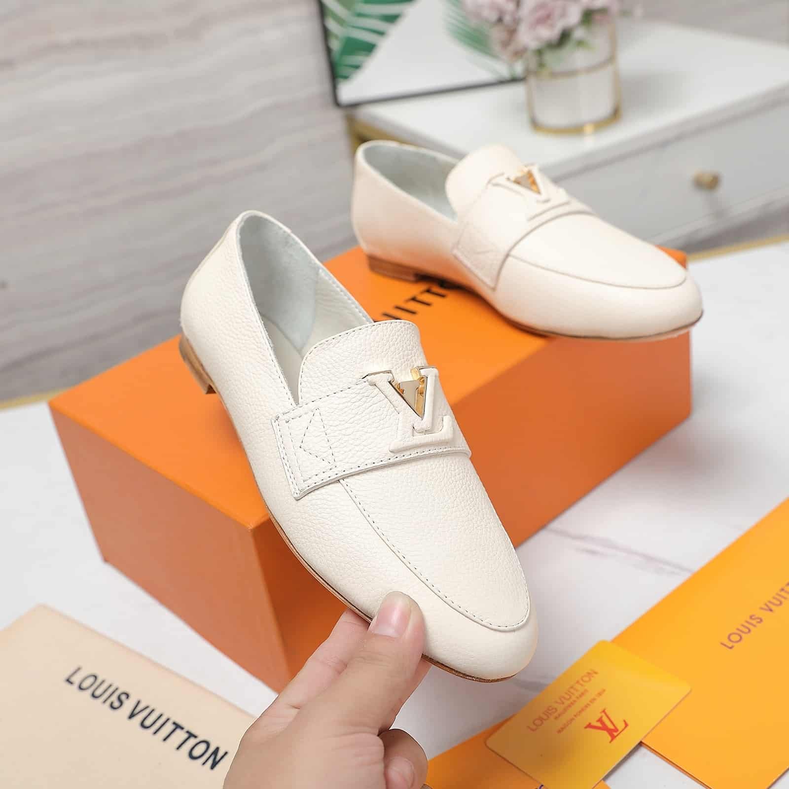 L0vis Vvtt0n Lv Capri Loafer White