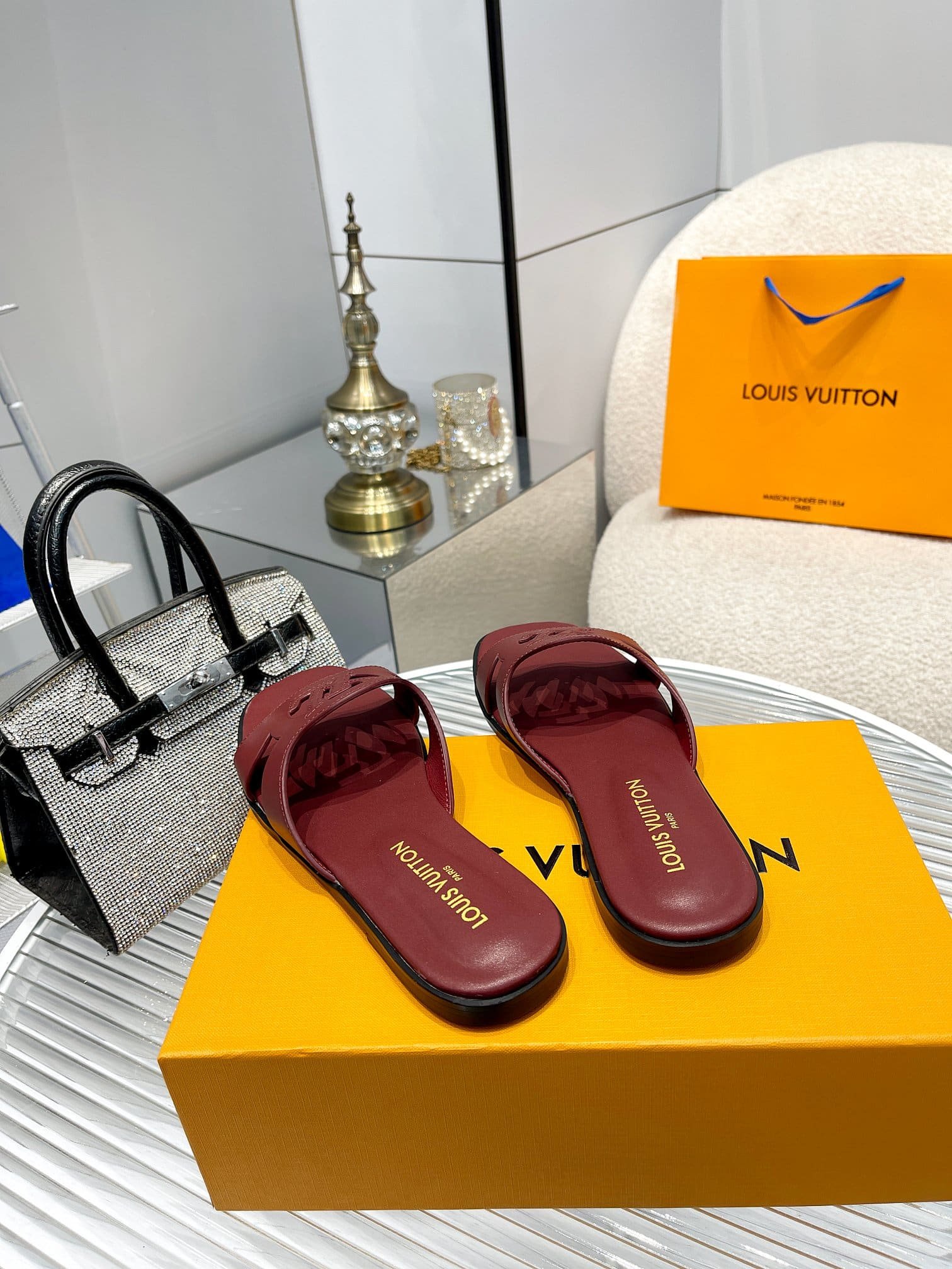 L0vis Vvtt0n Lv Isola Flat Mule Red 1Abp2W
