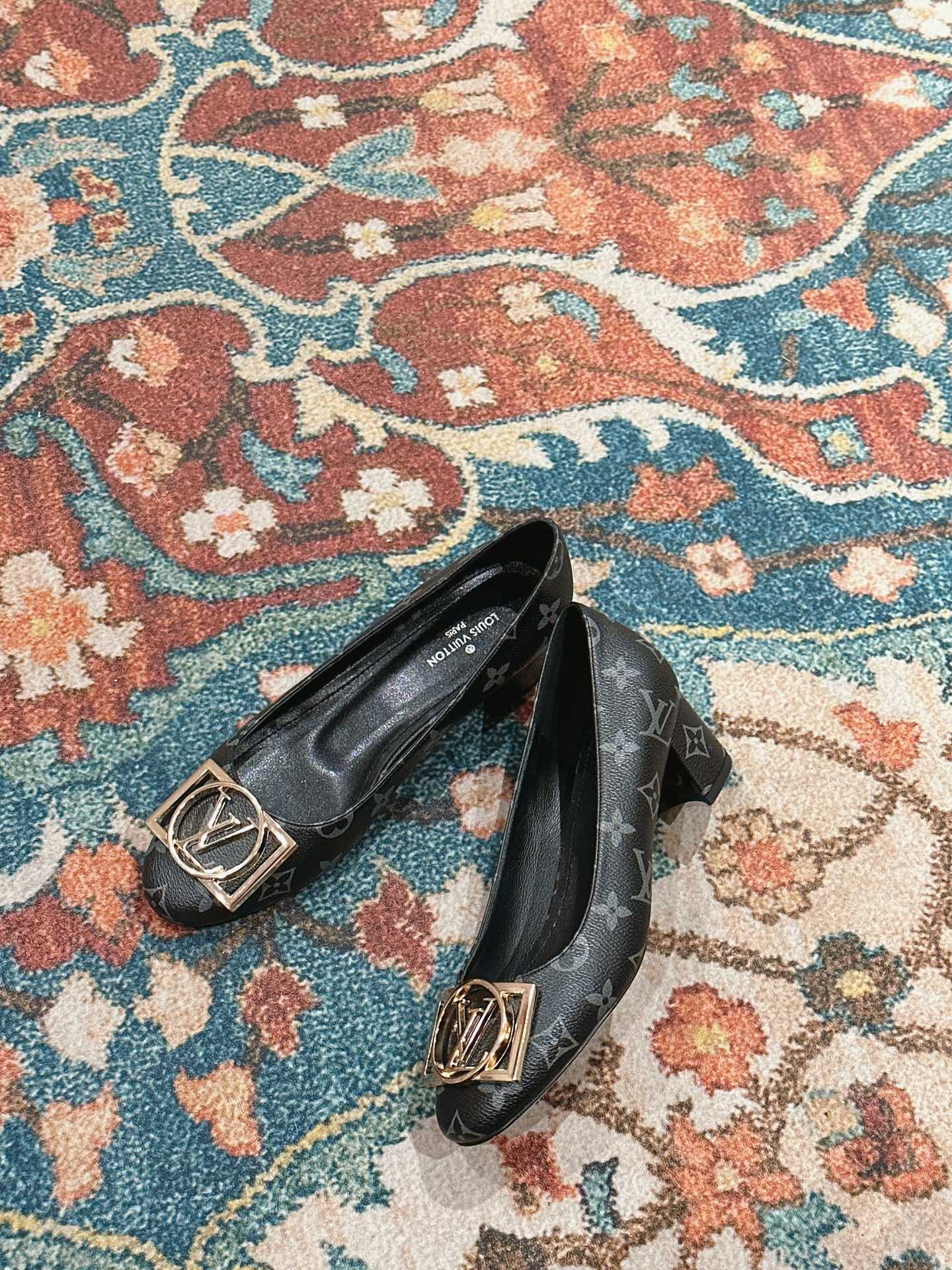 L0vis Vvtt0n Madeleine Pumps Monogram Black